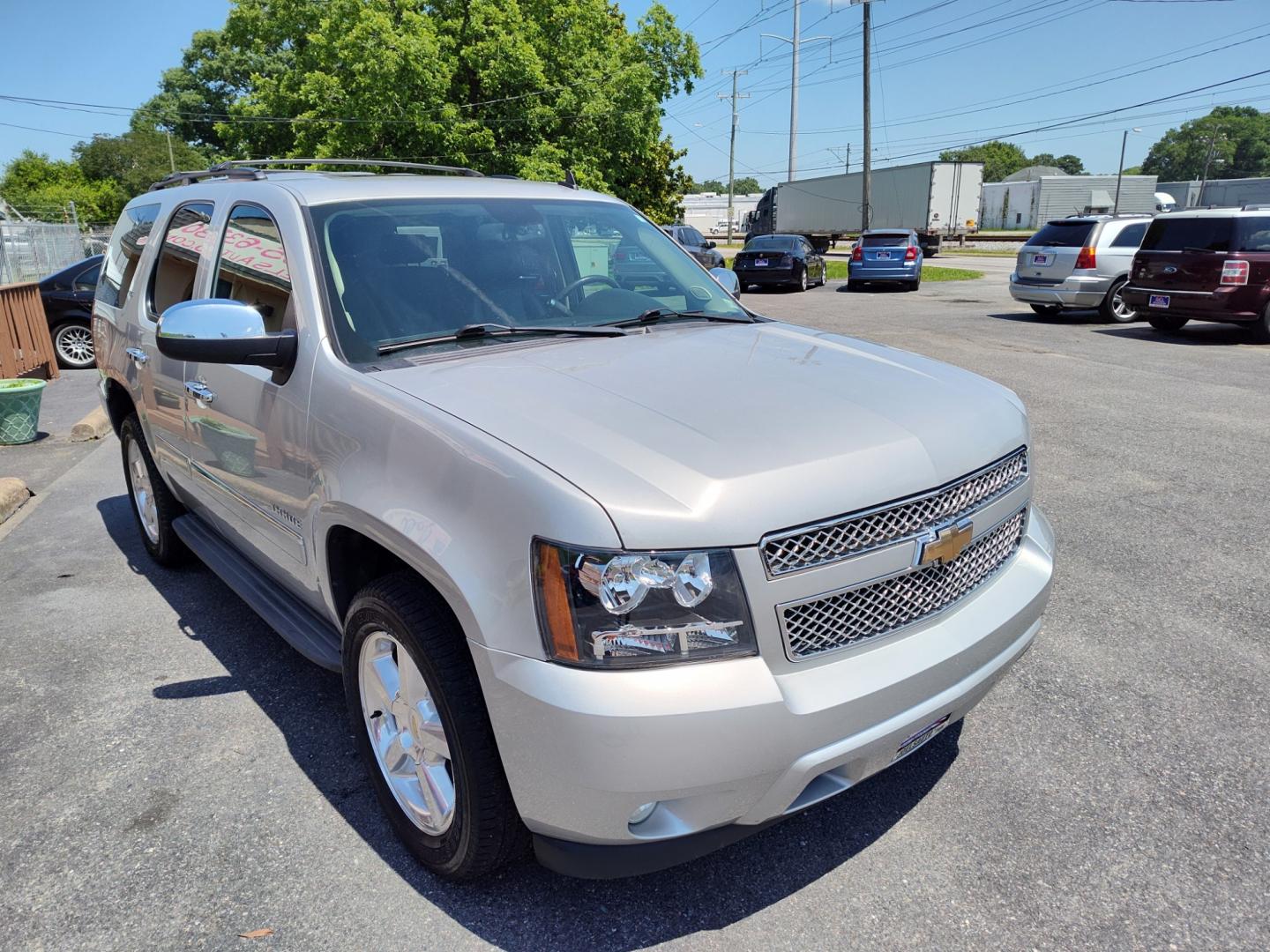 2010 Silver Chevrolet Tahoe (1GNUKCE07AR) , located at 5700 Curlew Drive, Norfolk, VA, 23502, (757) 455-6330, 36.841885, -76.209412 - Photo#4